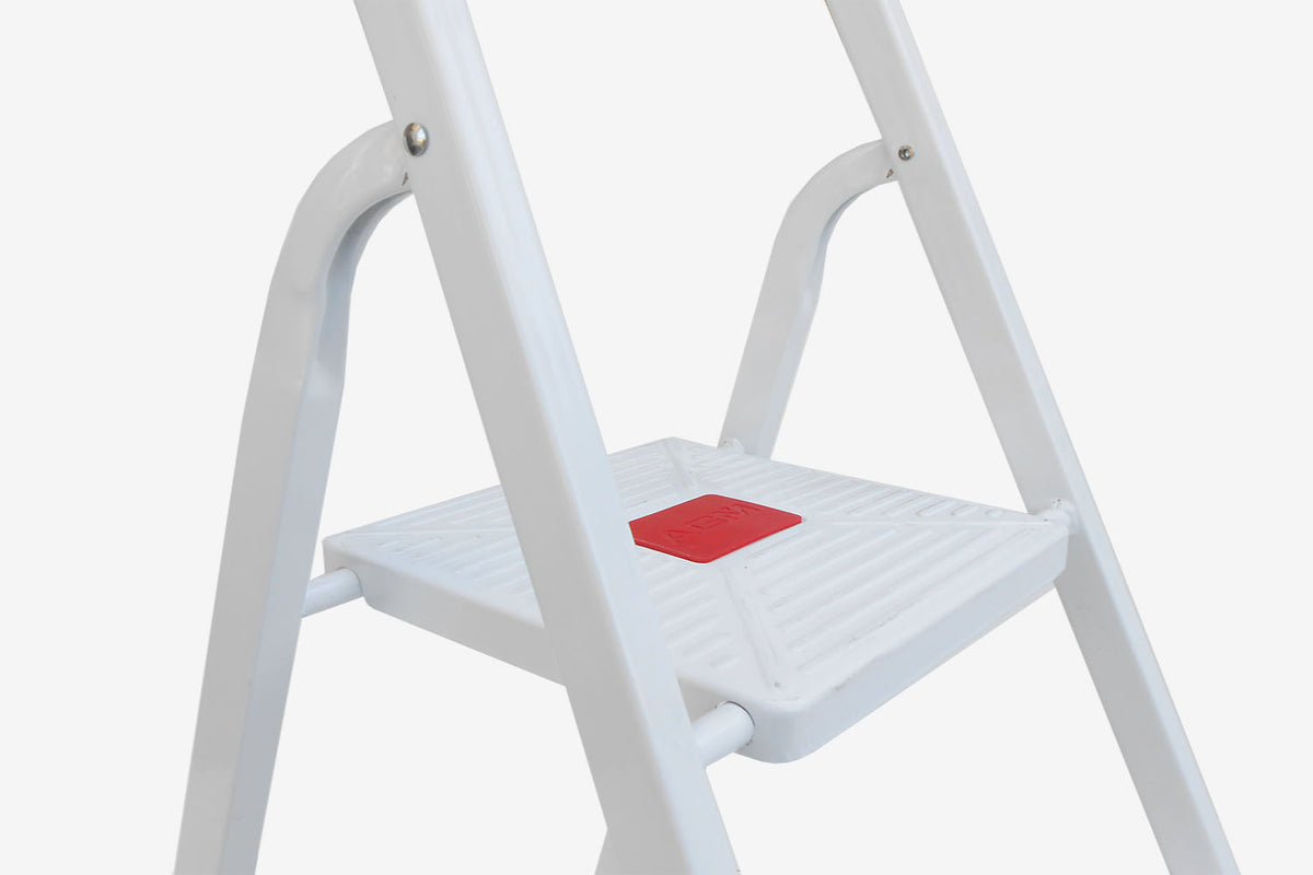Escalera 3 peldaños práctica y segura